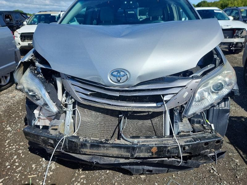 2017 TOYOTA SIENNA XLE 7-PASSENGER 12