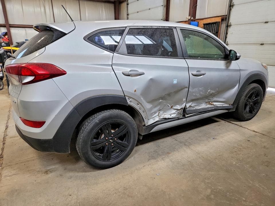 2017 HYUNDAI TUCSON SE 3