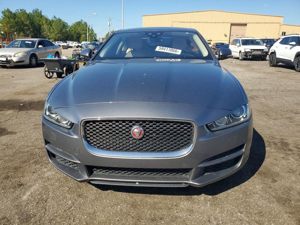 2017 JAGUAR XE PRESTIGE 5