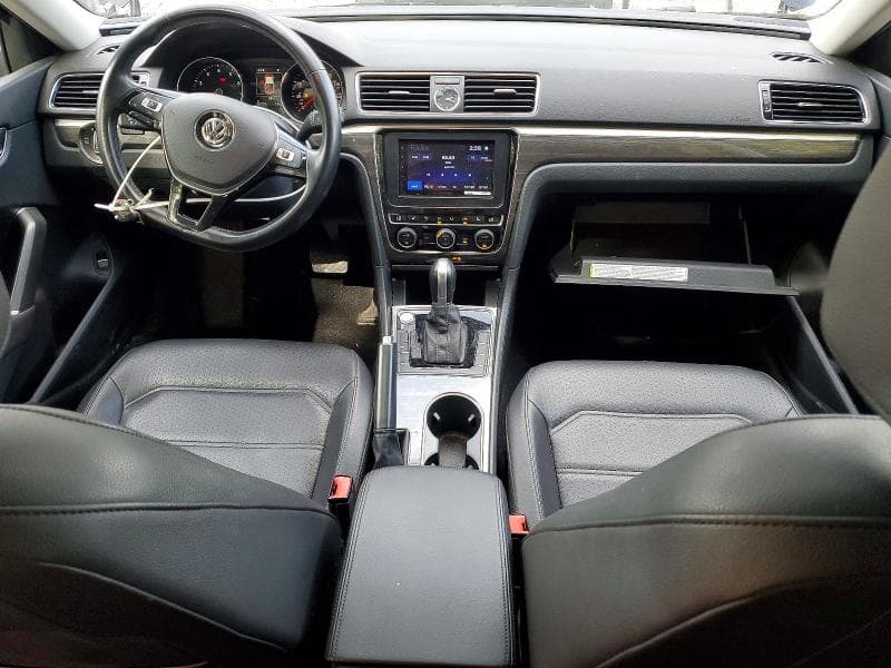 2017 VOLKSWAGEN PASSAT SE 8