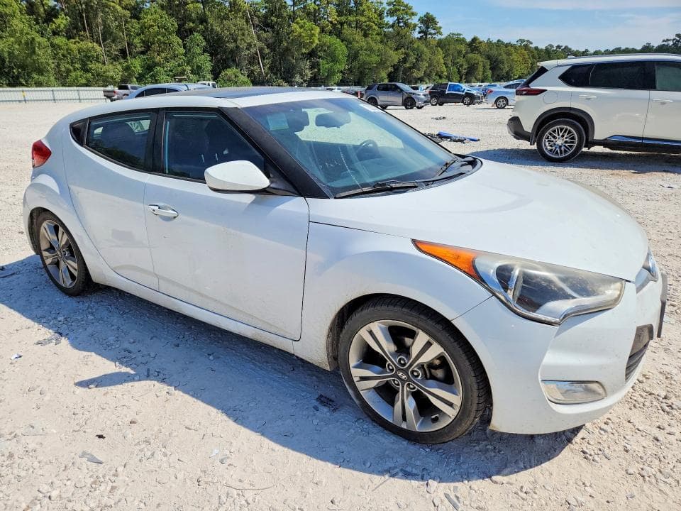 2017 HYUNDAI VELOSTER VALUE EDITION 4