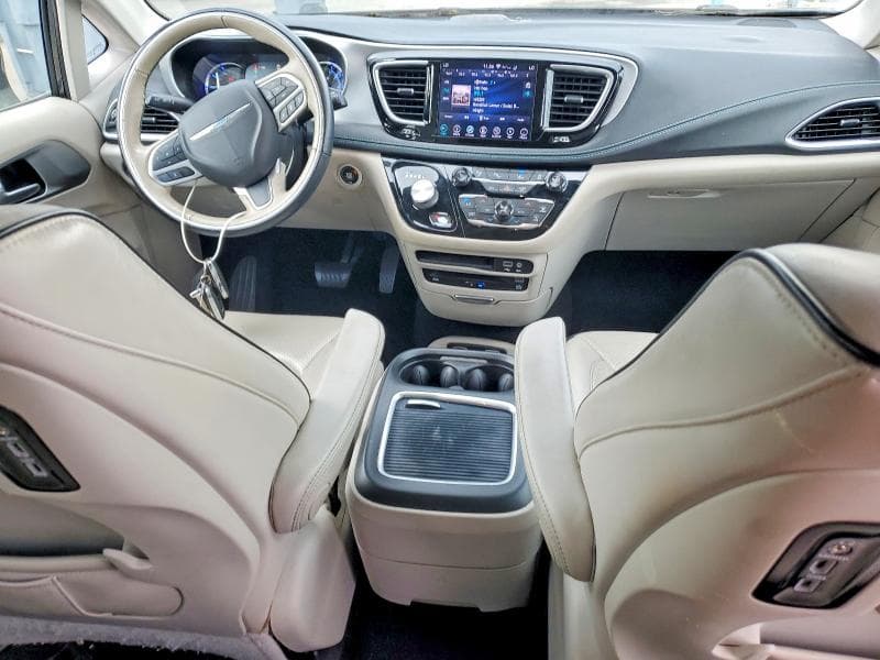 2018 CHRYSLER PACIFICA HYBRID LIMITED 8