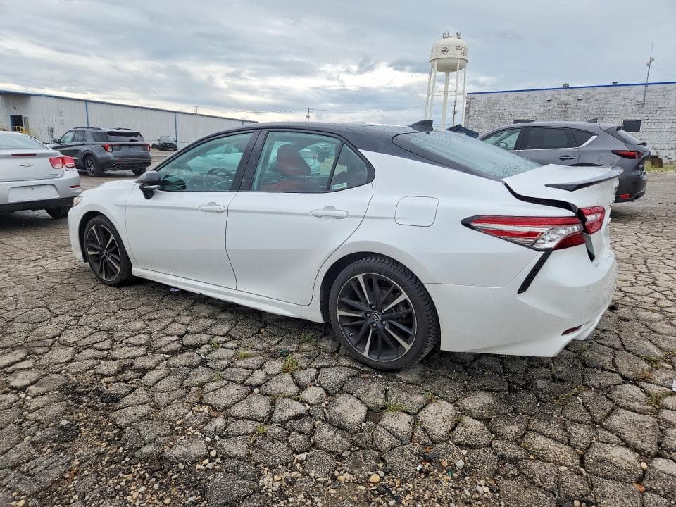 2019 TOYOTA CAMRY XSE 2