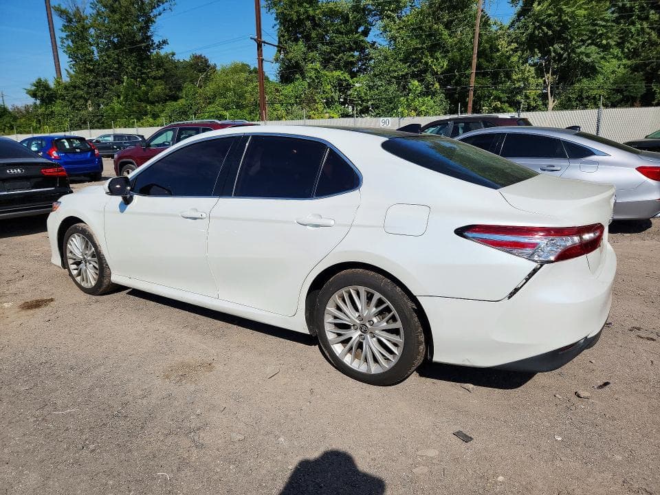 2020 TOYOTA CAMRY XLE 2