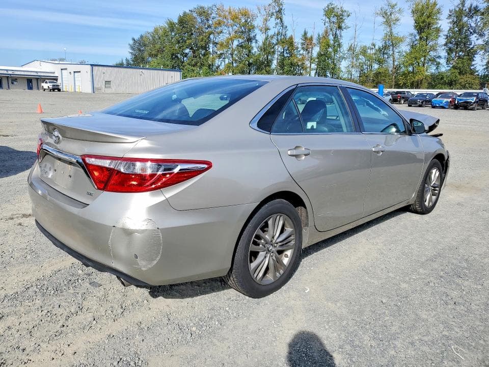 2017 TOYOTA CAMRY SE 3