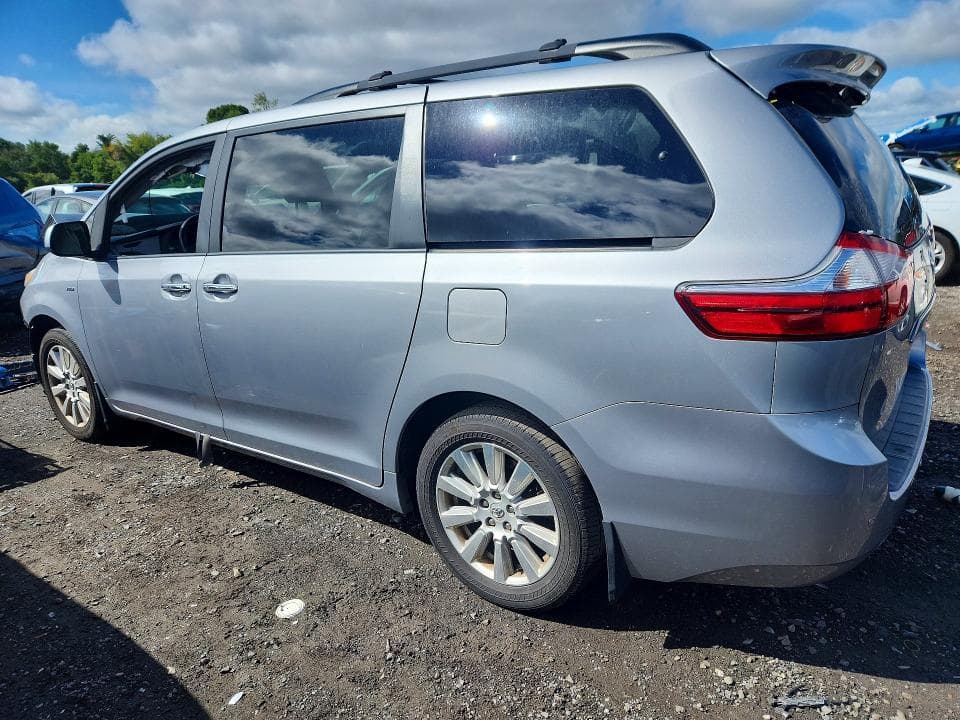 2017 TOYOTA SIENNA XLE 7-PASSENGER 2