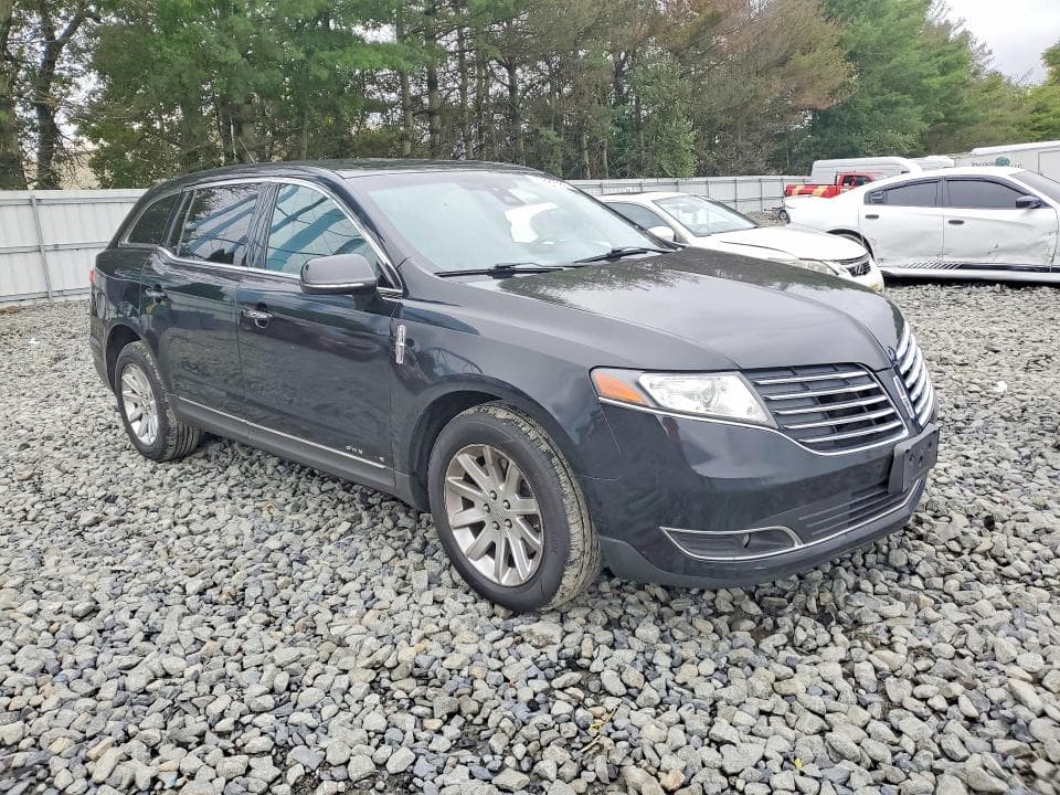 2018 LINCOLN MKT 4