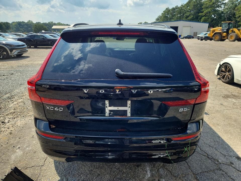 2023 VOLVO XC60 CORE 6