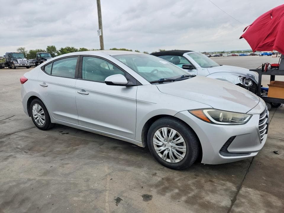 2017 HYUNDAI ELANTRA SE 4