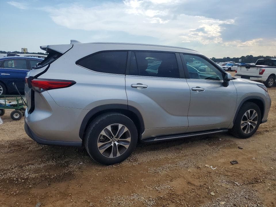 2023 TOYOTA HIGHLANDER XLE 3