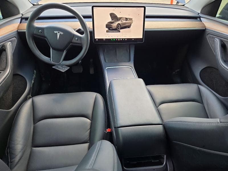 2024 TESLA MODEL Y 8