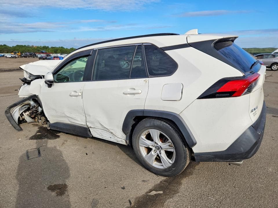 2019 TOYOTA RAV4 XLE 2