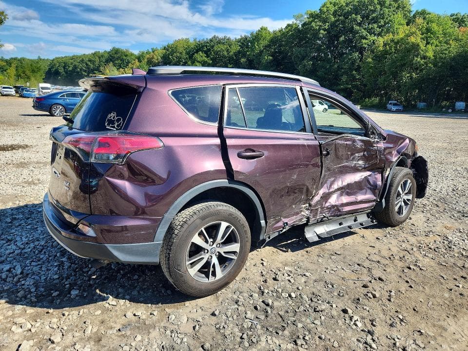 2018 TOYOTA RAV4 XLE 3