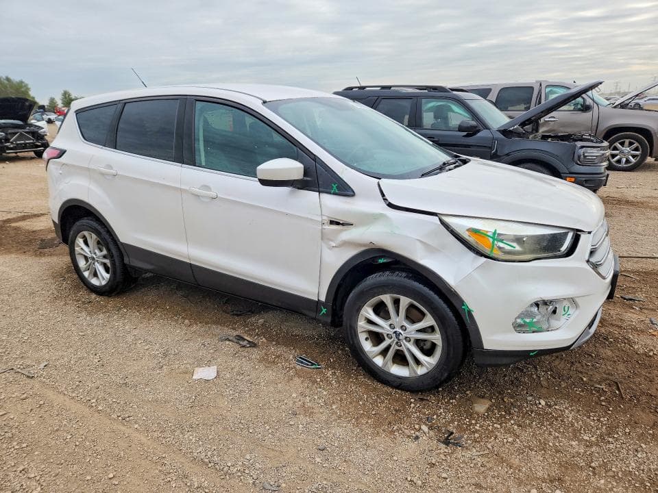 2017 FORD ESCAPE SE 4