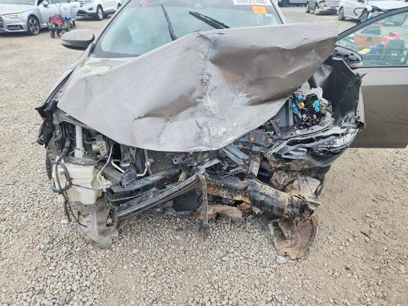 2017 TOYOTA COROLLA SE 11