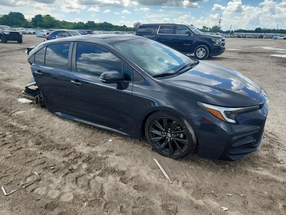 2023 TOYOTA COROLLA XSE 4