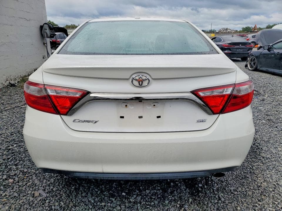 2017 TOYOTA CAMRY SE 6
