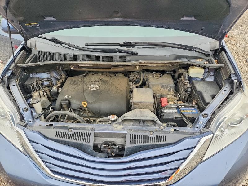 2017 TOYOTA SIENNA LE 12
