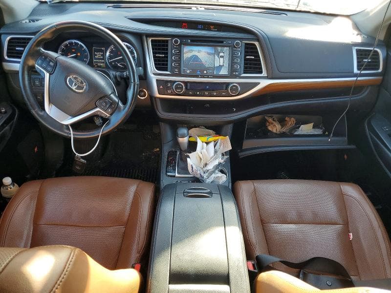 2017 TOYOTA HIGHLANDER LIMITED PLATINUM 8