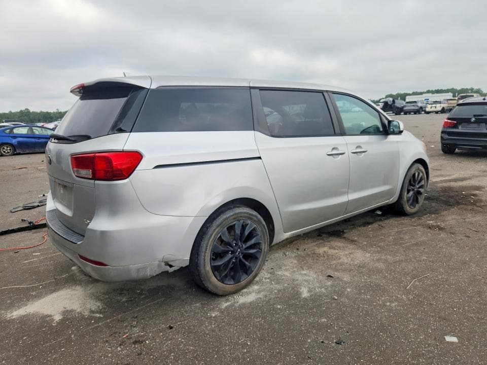2017 KIA SEDONA LX 3