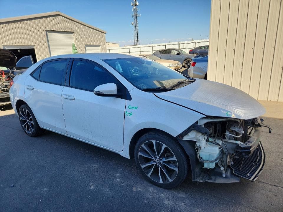 2017 TOYOTA COROLLA SE 4