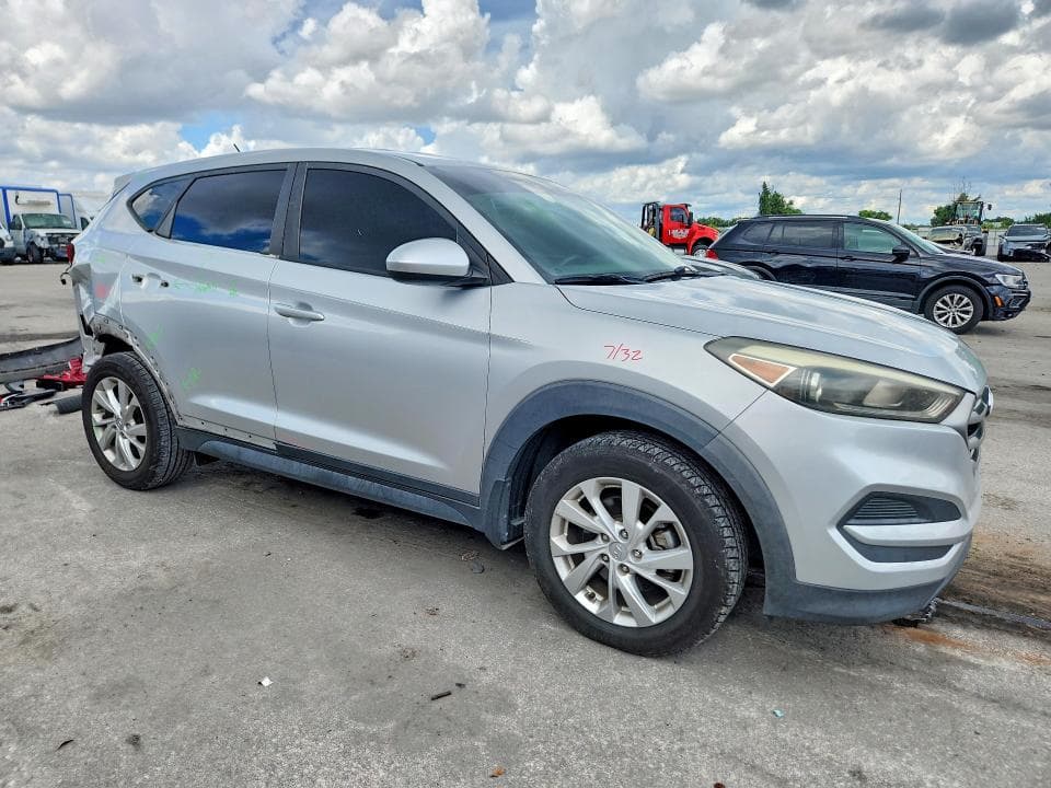 2018 HYUNDAI TUCSON SE 4