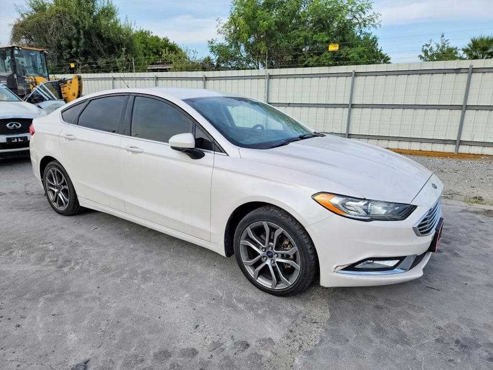 2017 FORD FUSION SE 4