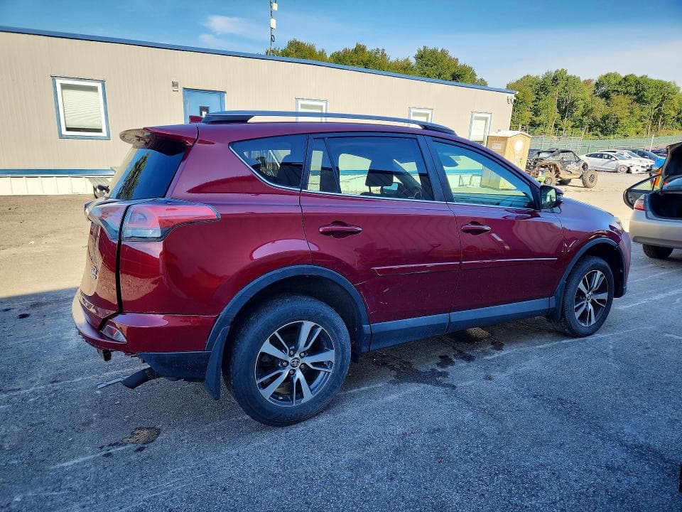 2018 TOYOTA RAV4 XLE 3