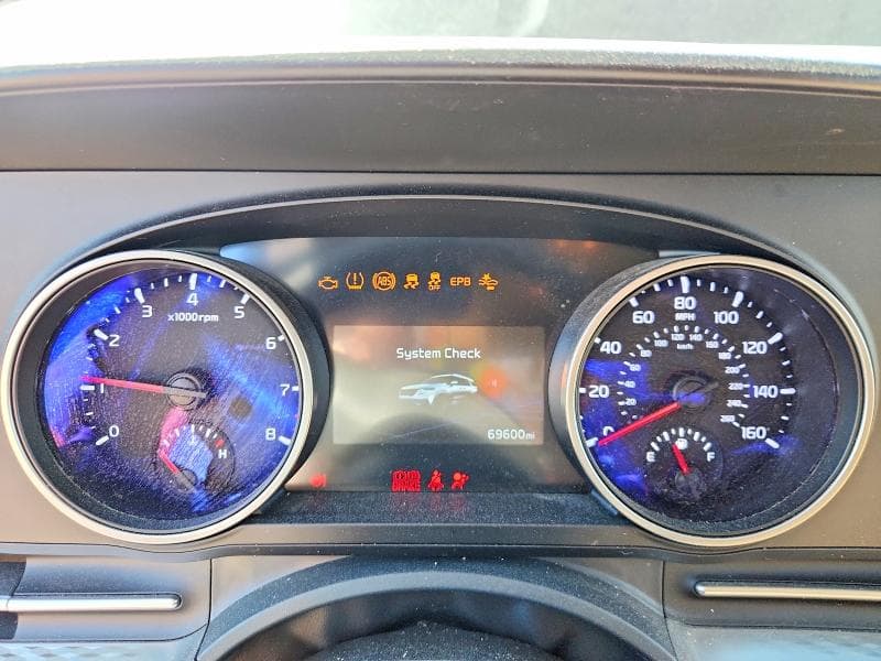 2024 KIA CARNIVAL LX 9