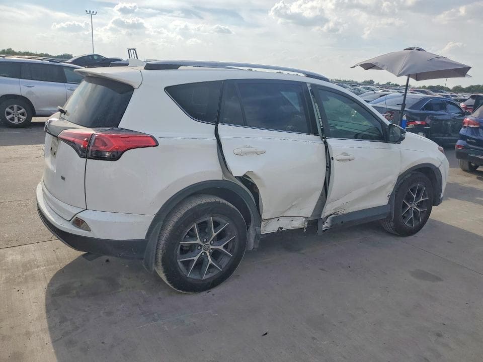 2018 TOYOTA RAV4 SE 3