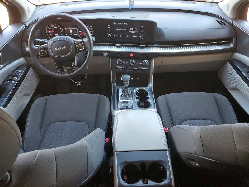 2023 KIA CARNIVAL LX 8