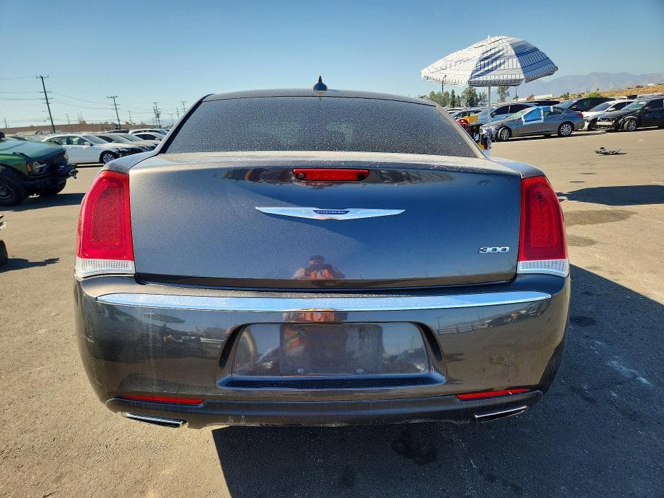 2019 CHRYSLER 300 LIMITED 6