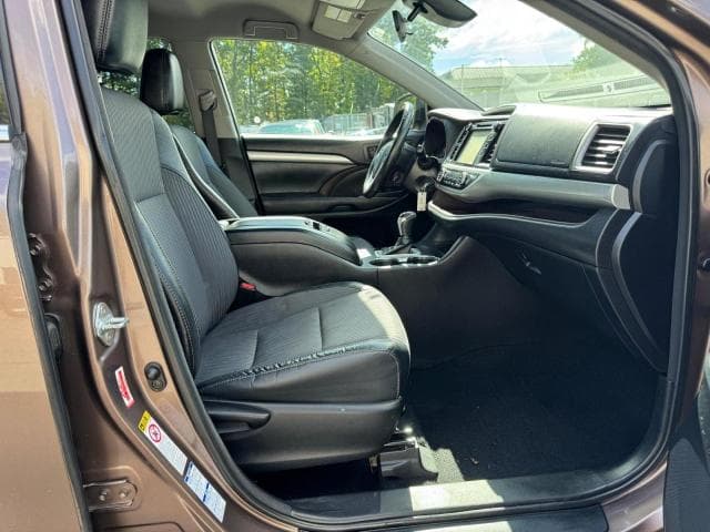2017 TOYOTA HIGHLANDER LE PLUS 8