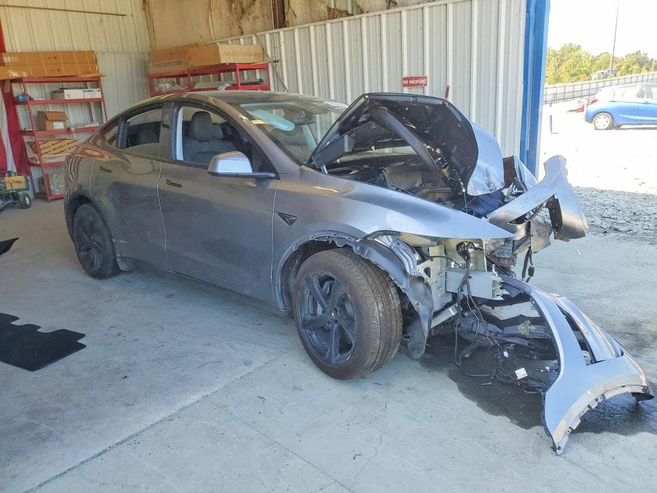 2026 TESLA MODEL Y 4