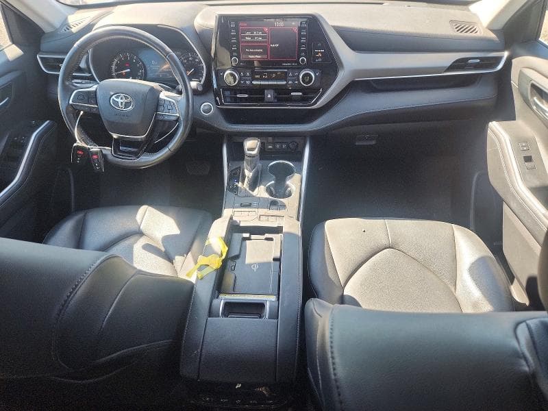 2020 TOYOTA HIGHLANDER XLE 8