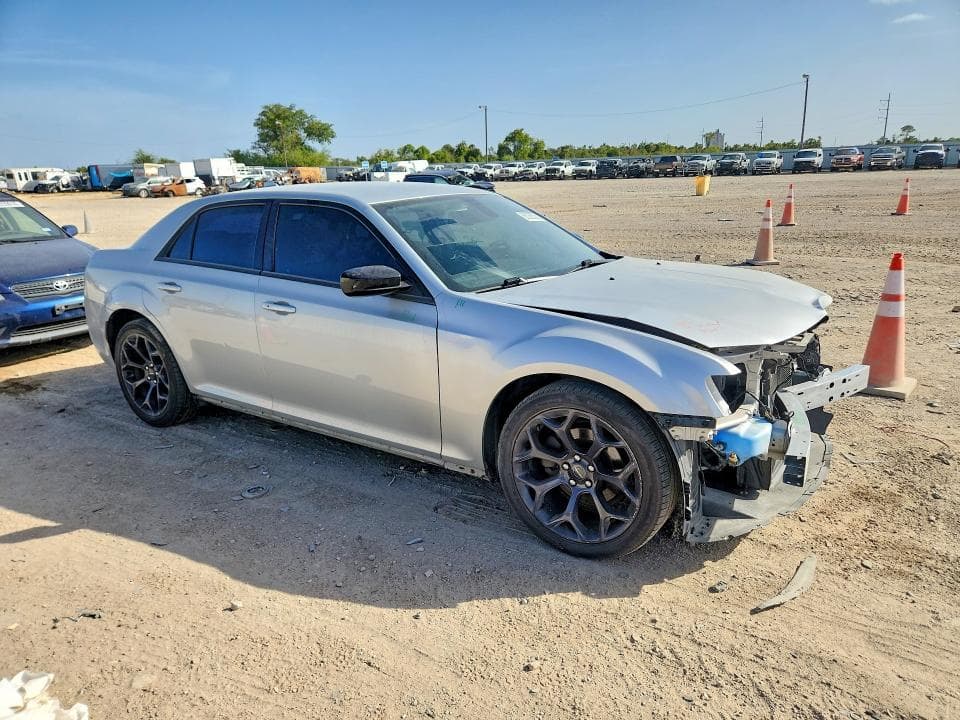 2019 CHRYSLER 300 TOURING 4