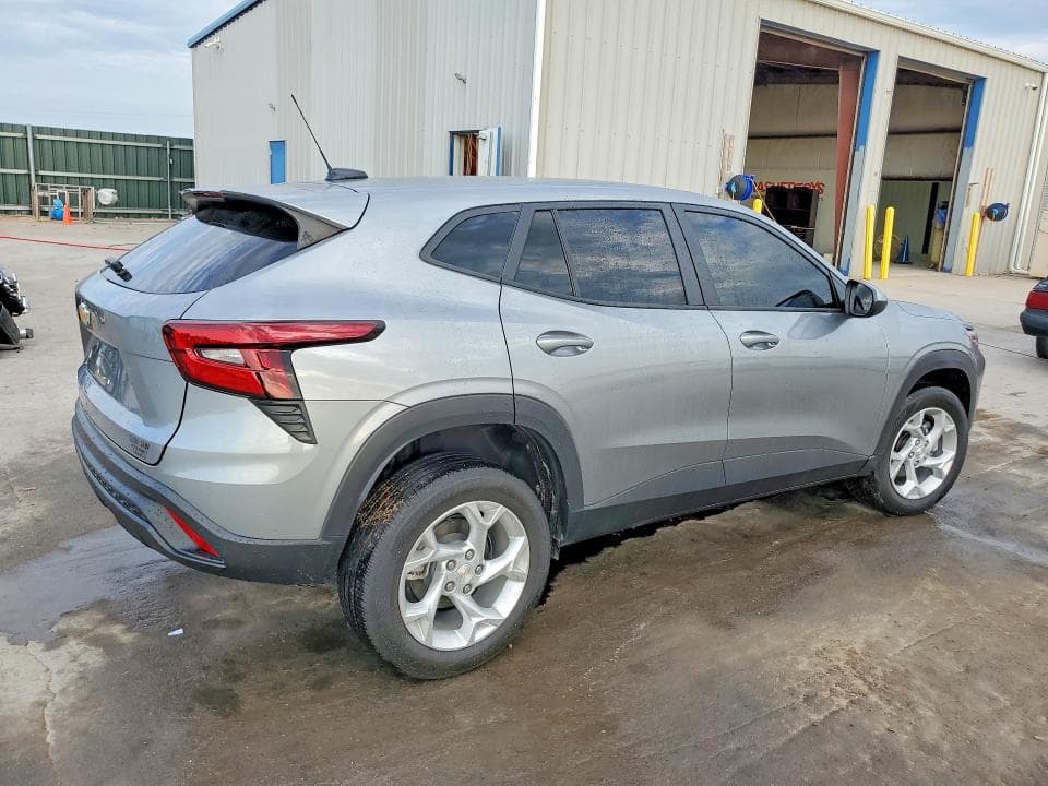 2025 CHEVROLET TRAX LS 3
