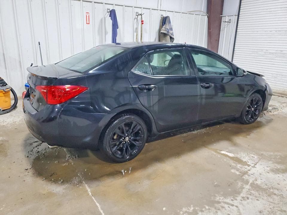 2017 TOYOTA COROLLA SE 3