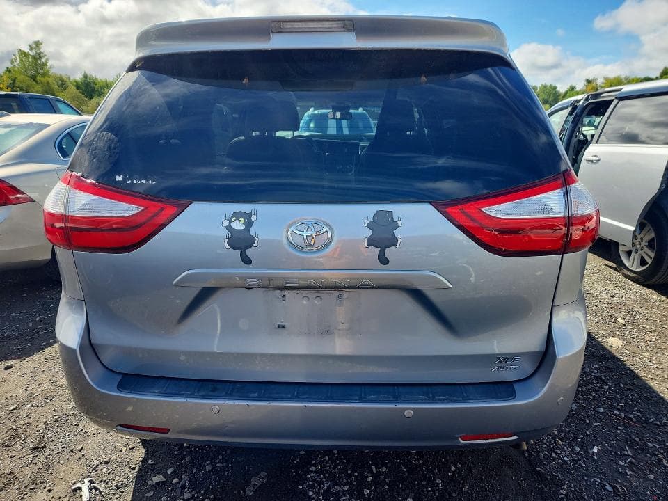 2017 TOYOTA SIENNA XLE 7-PASSENGER 6