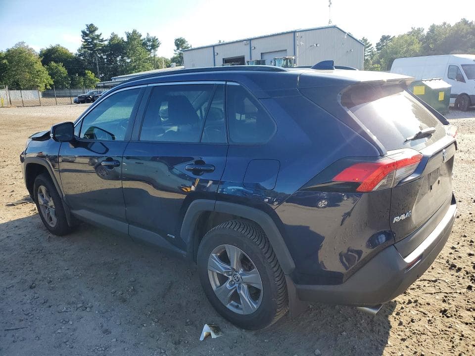 2022 TOYOTA RAV4 XLE 2