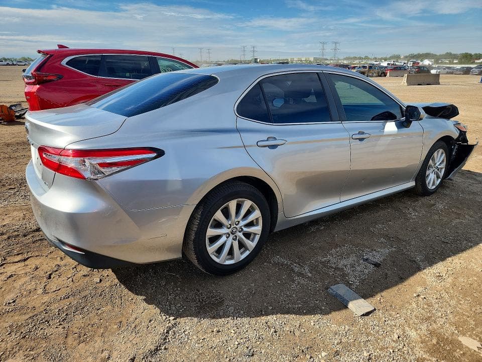 2018 TOYOTA CAMRY LE 3