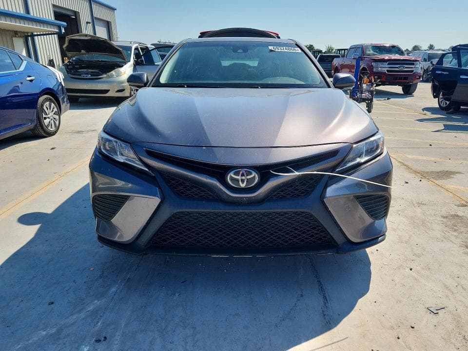 2018 TOYOTA CAMRY SE 5