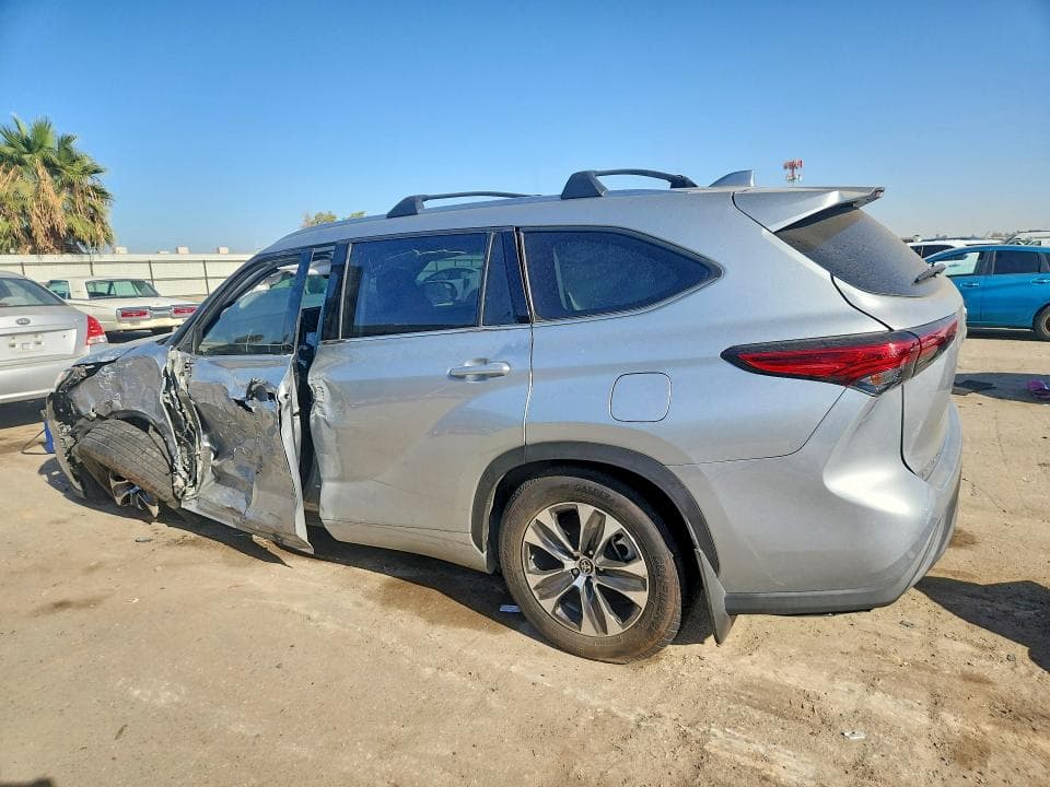 2021 TOYOTA HIGHLANDER XLE 2