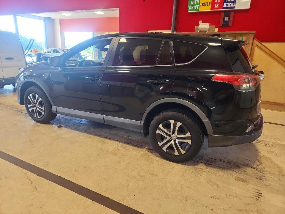 2018 TOYOTA RAV4 LE 2