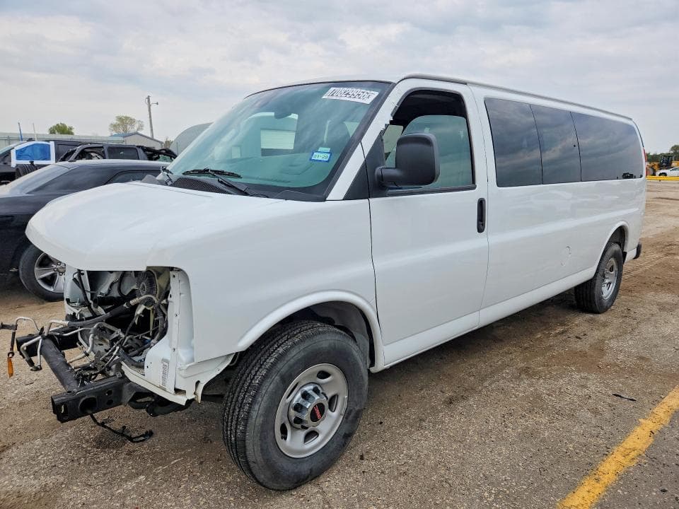 2026 GMC SAVANA G3500 LT