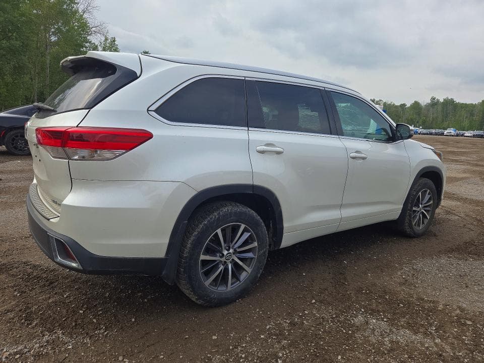2017 TOYOTA HIGHLANDER XLE 3