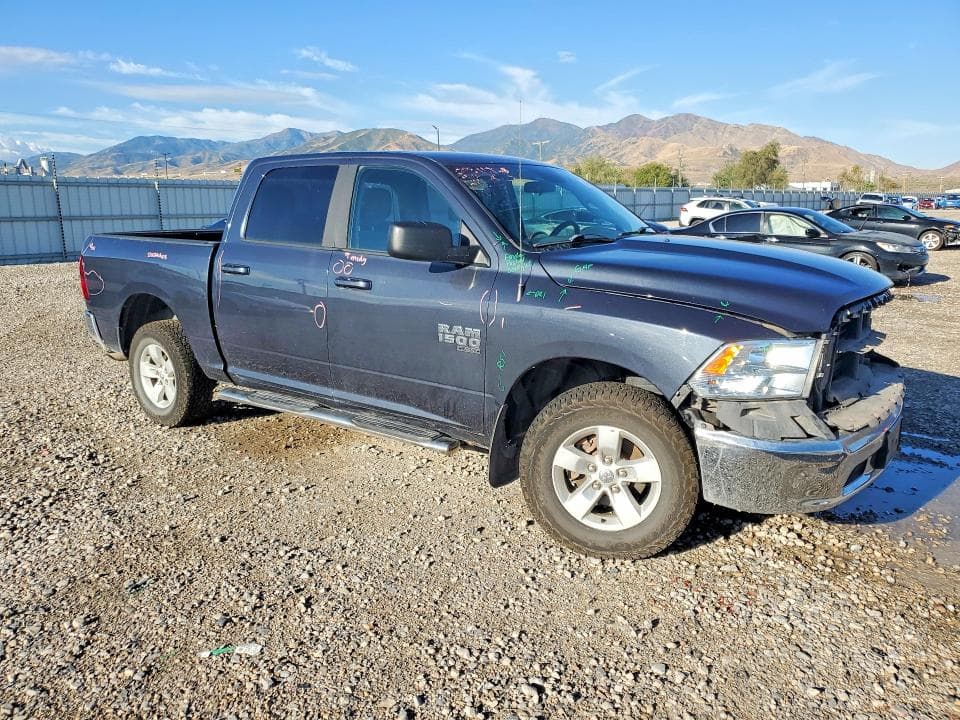 2021 RAM 1500 CLASSIC SLT 4