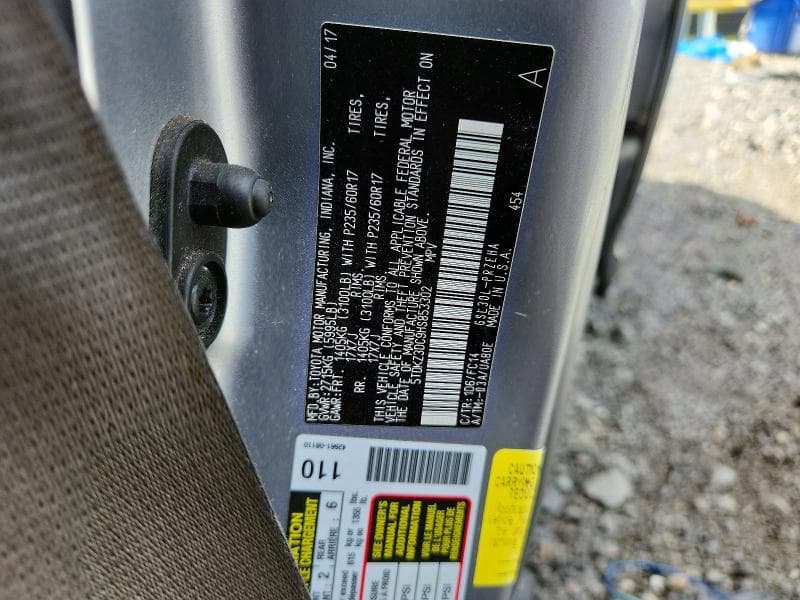 2017 TOYOTA SIENNA LE 13