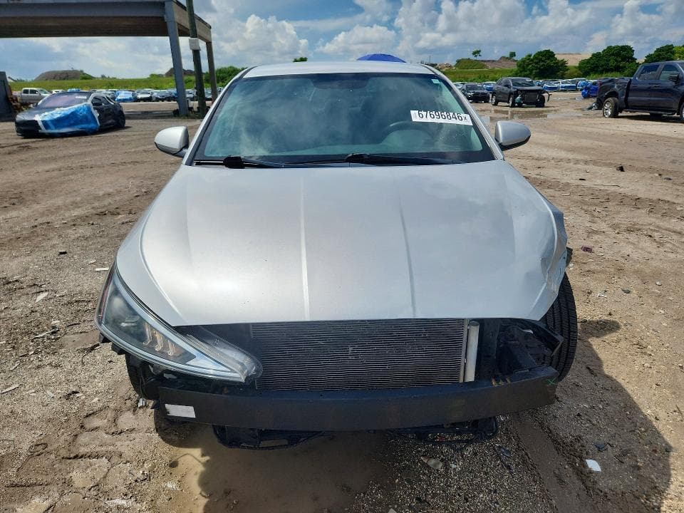 2019 HYUNDAI ELANTRA SE 5