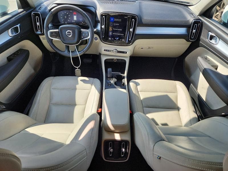 2019 VOLVO XC40 T5 MOMENTUM 8